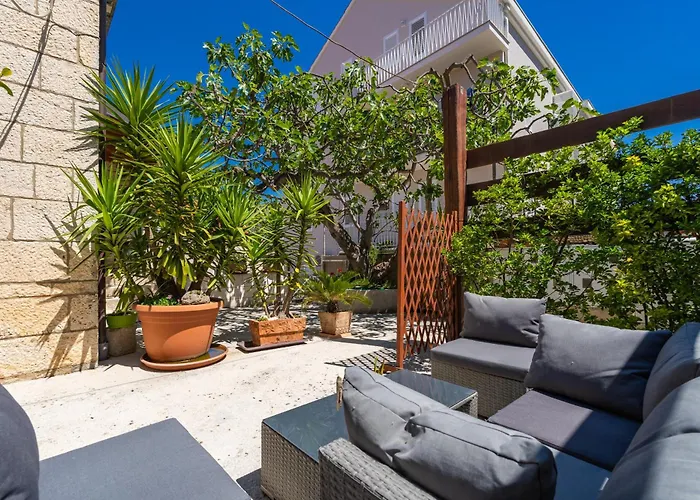 Apartments & Room Frane